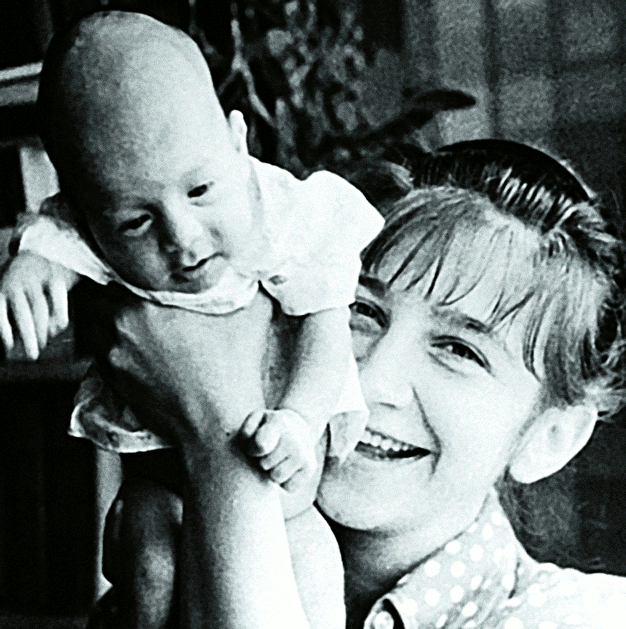 Иван Ургант с мамой